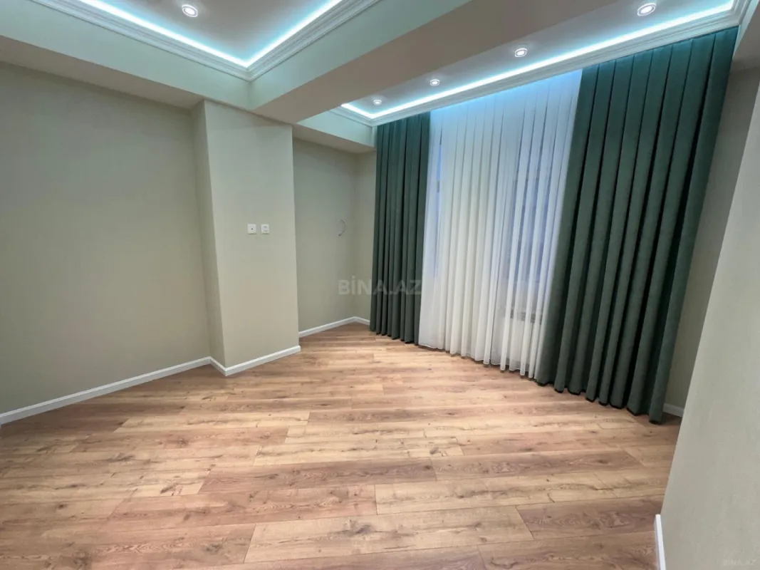 Satılır 4 otaqlı mənzil 137 m²