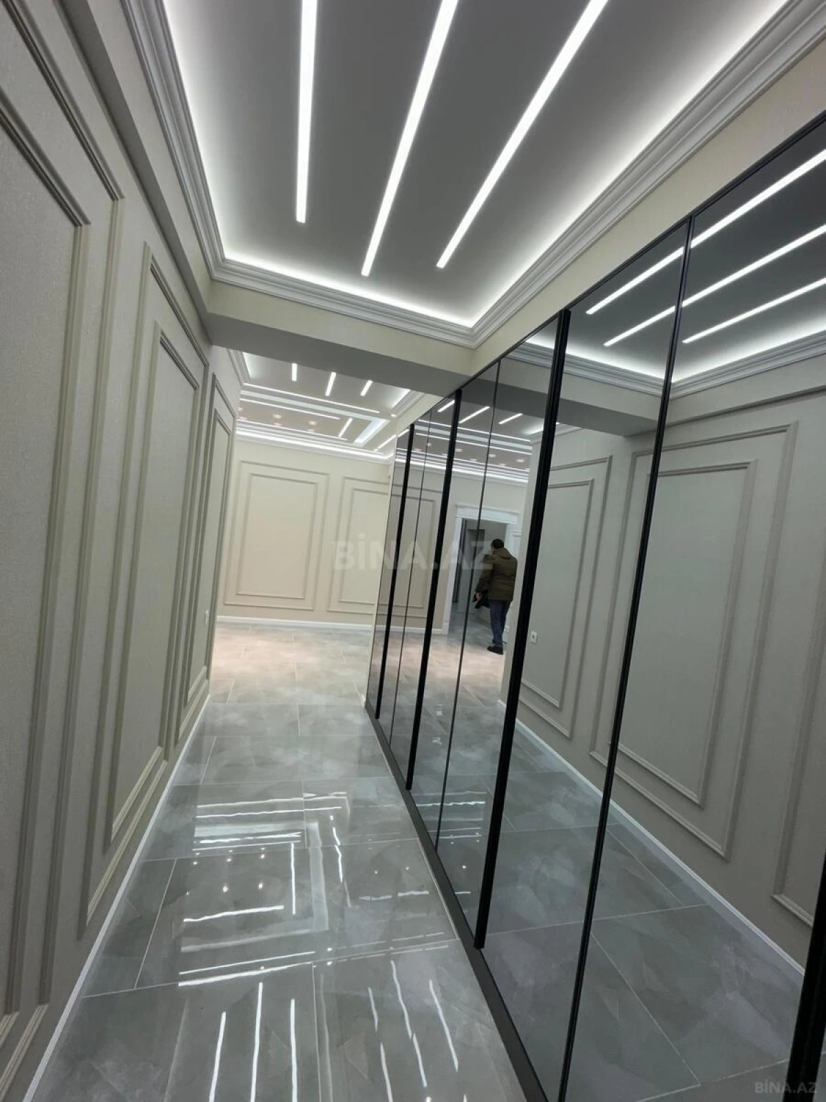 Satılır 4 otaqlı mənzil 137 m²