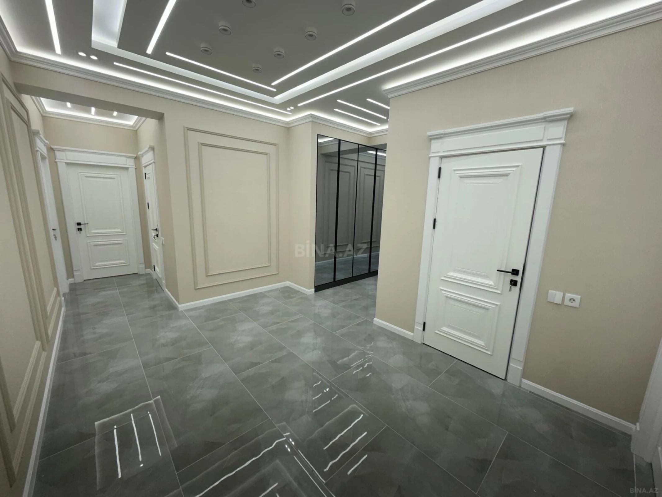 Satılır 4 otaqlı mənzil 137 m²