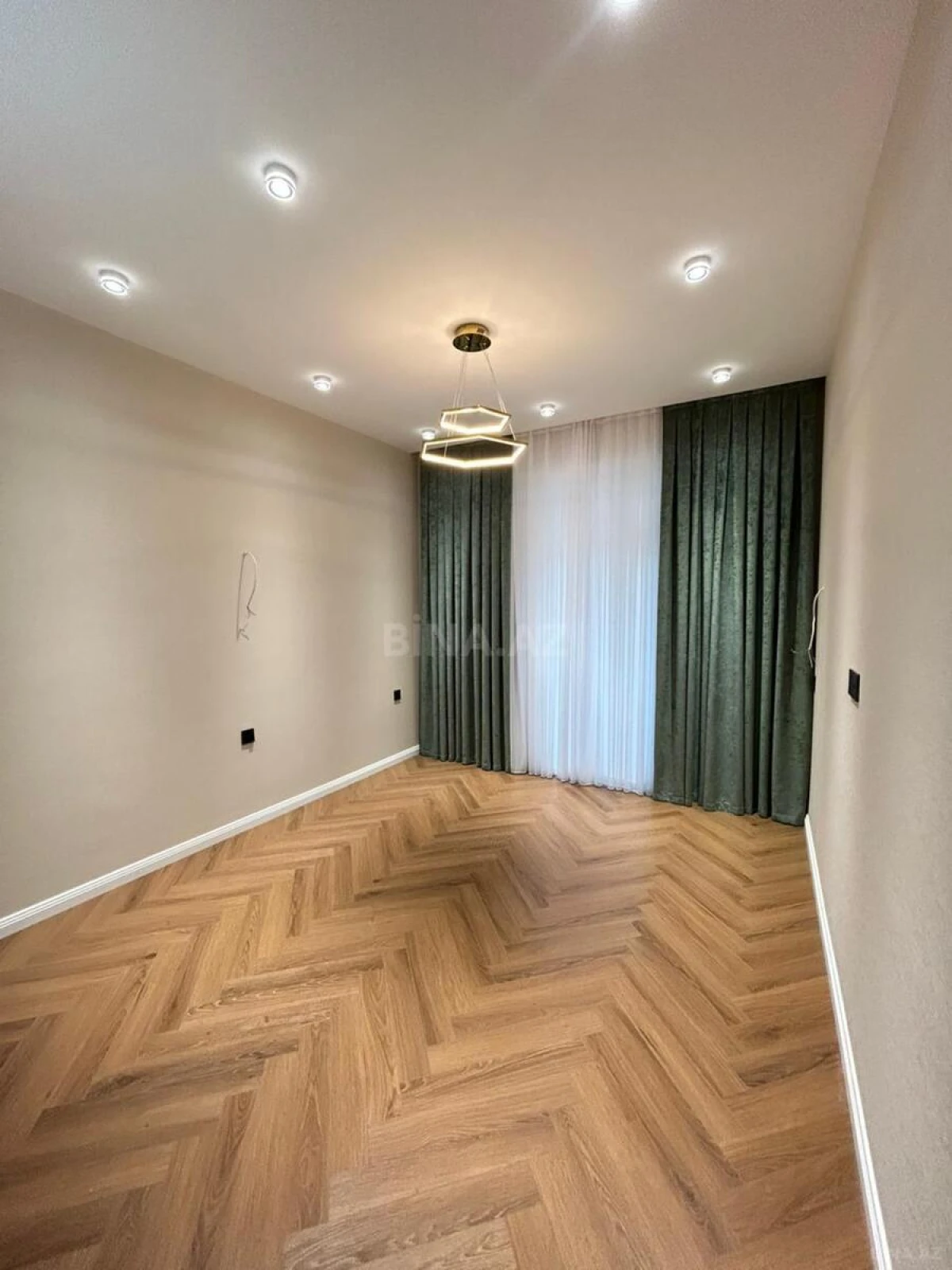 Satılır 3 otaqlı mənzil 110 m²