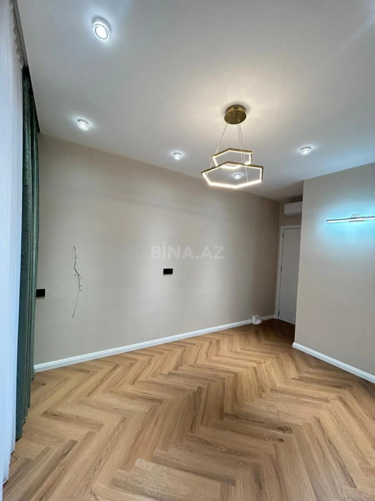 Satılır 3 otaqlı mənzil 110 m²