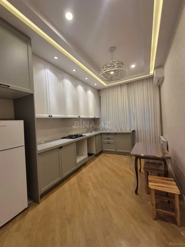 Kirayə verilir 2 otaqlı mənzil 110 m²