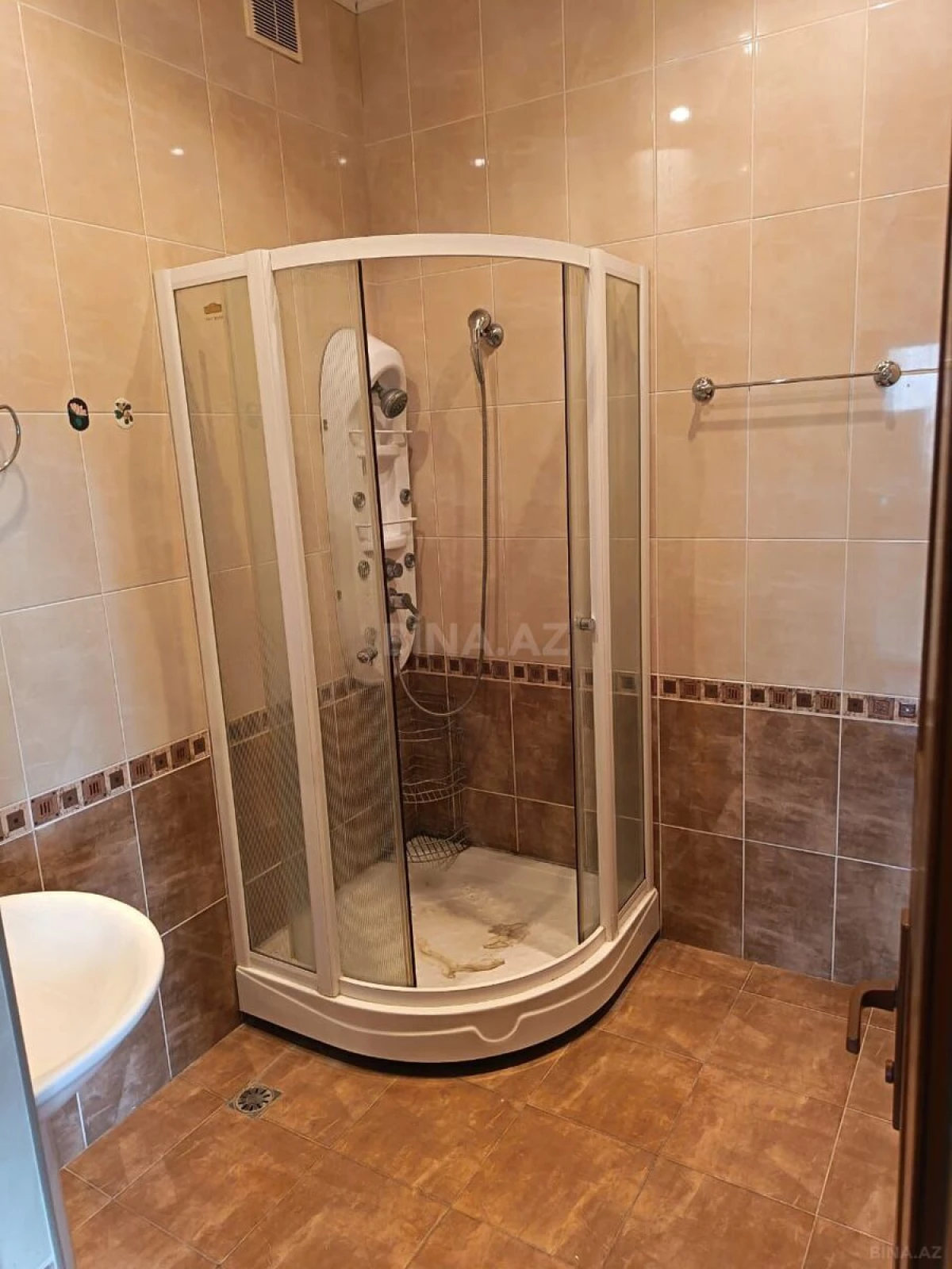 Kirayə verilir 2 otaqlı mənzil 90 m²