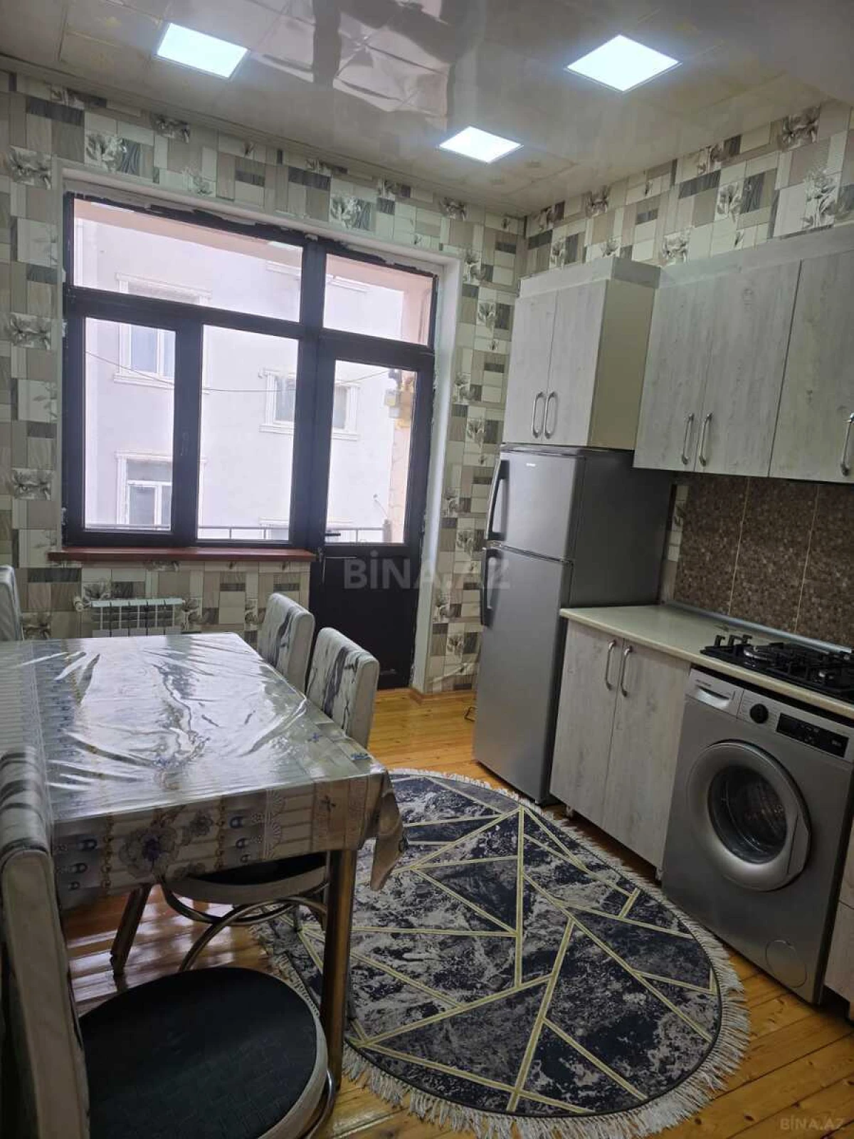 Kirayə verilir 2 otaqlı mənzil 176 m²