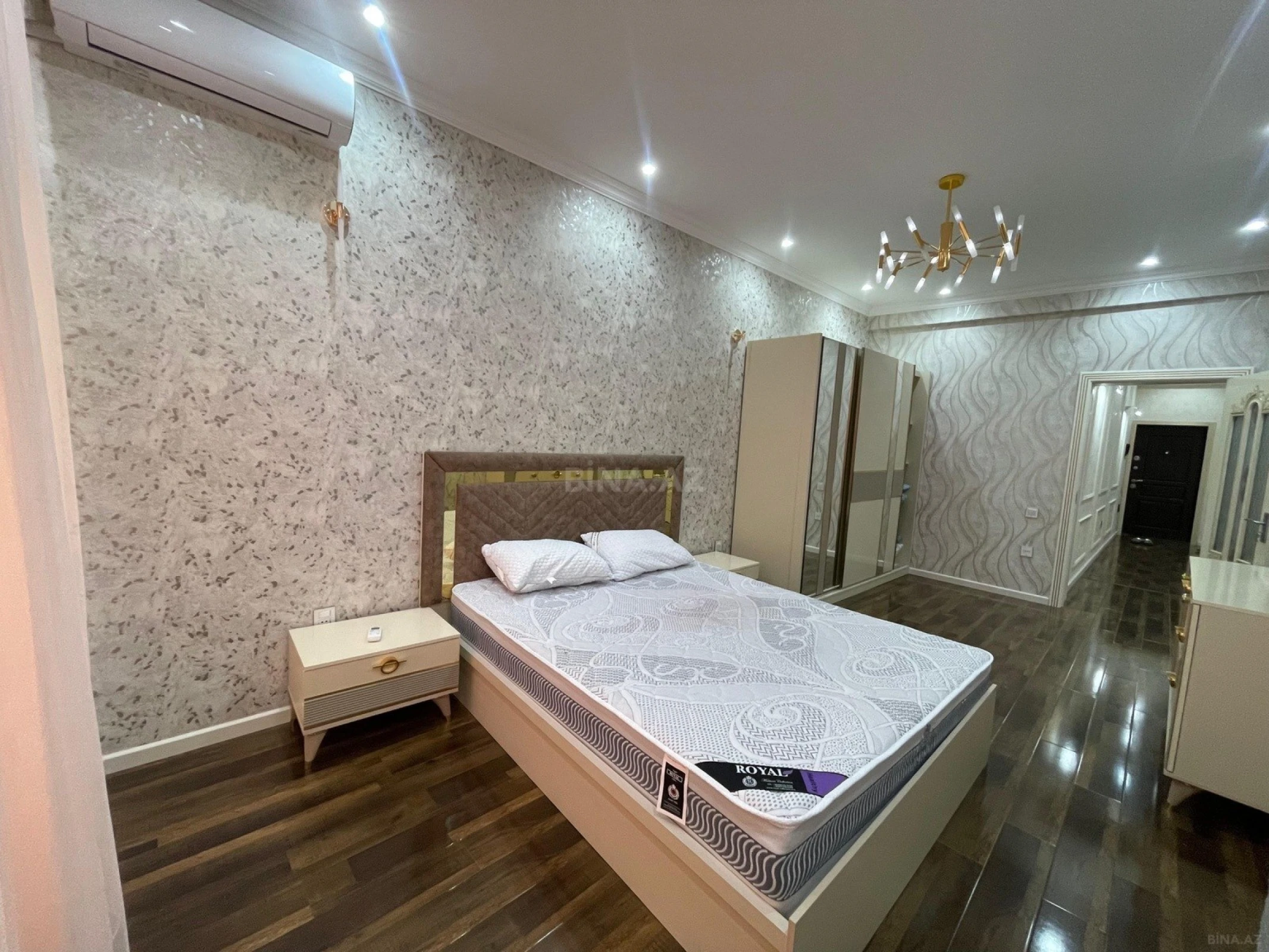 Kirayə verilir 2 otaqlı mənzil 104 m²
