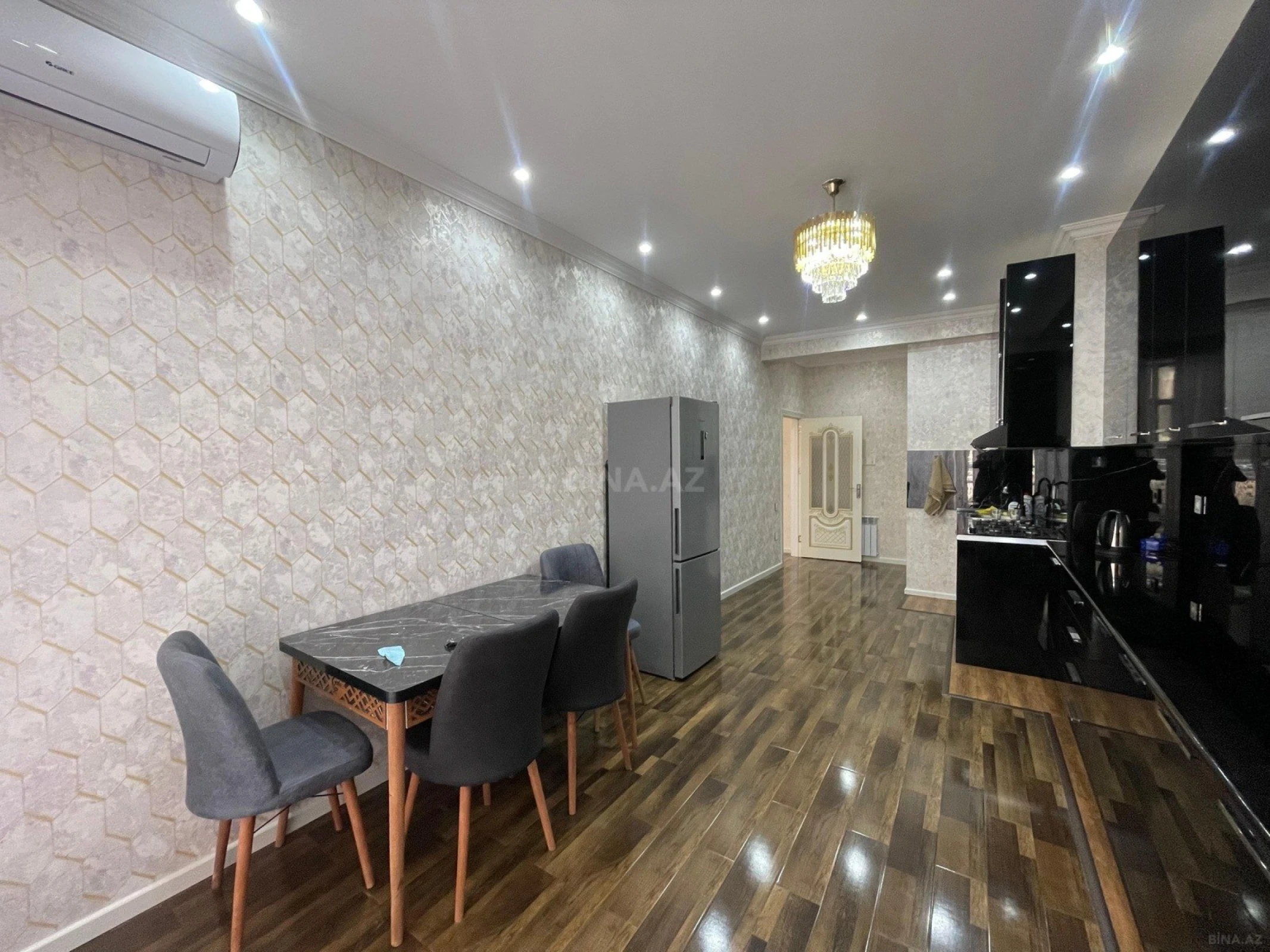 Kirayə verilir 2 otaqlı mənzil 104 m²