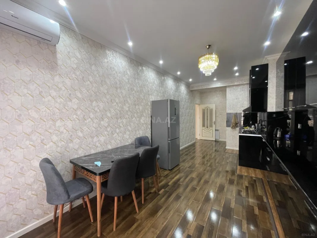 Kirayə verilir 2 otaqlı mənzil 104 m²