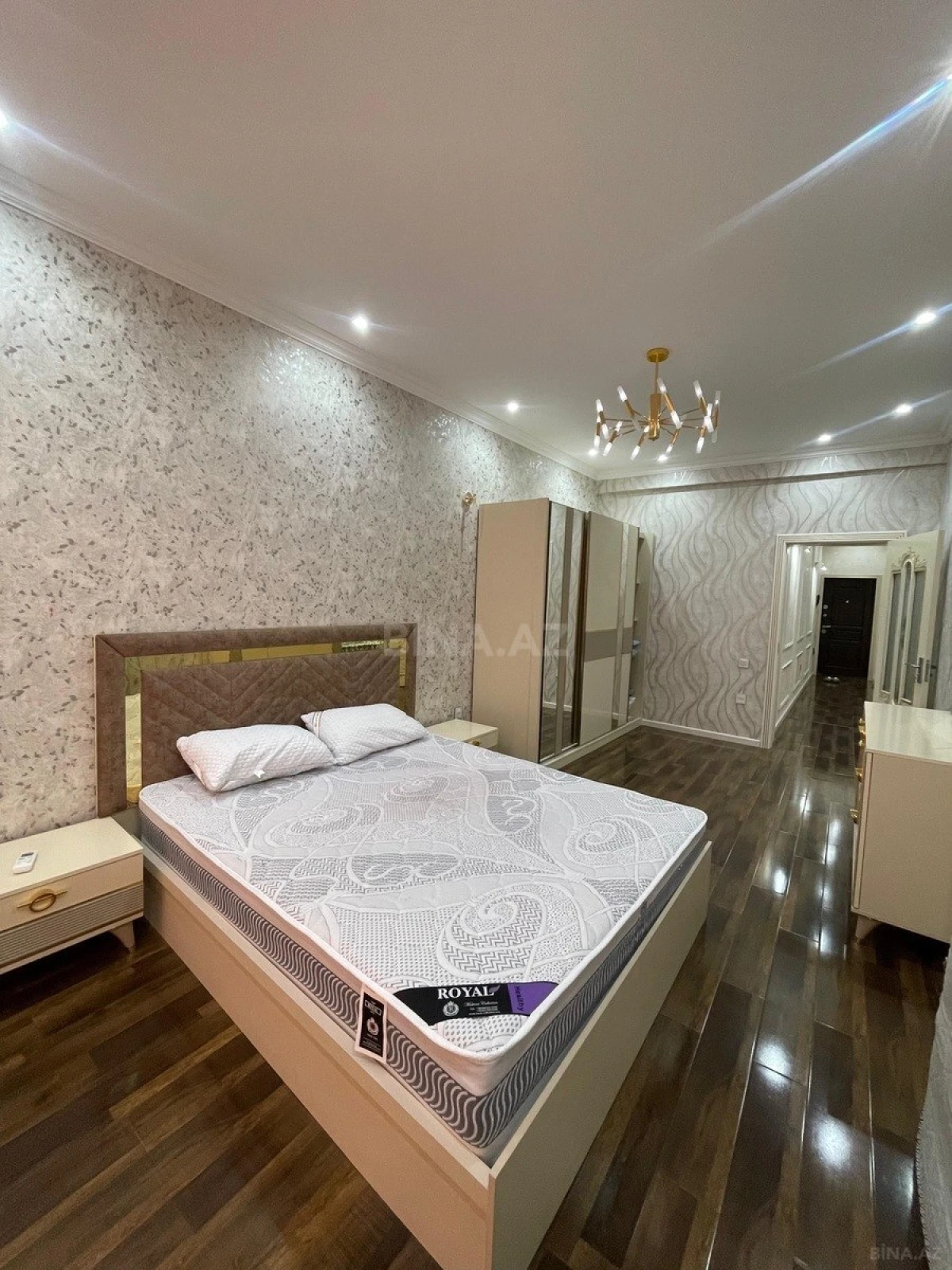 Kirayə verilir 2 otaqlı mənzil 104 m²