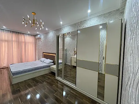 Kirayə verilir 2 otaqlı mənzil 104 m²