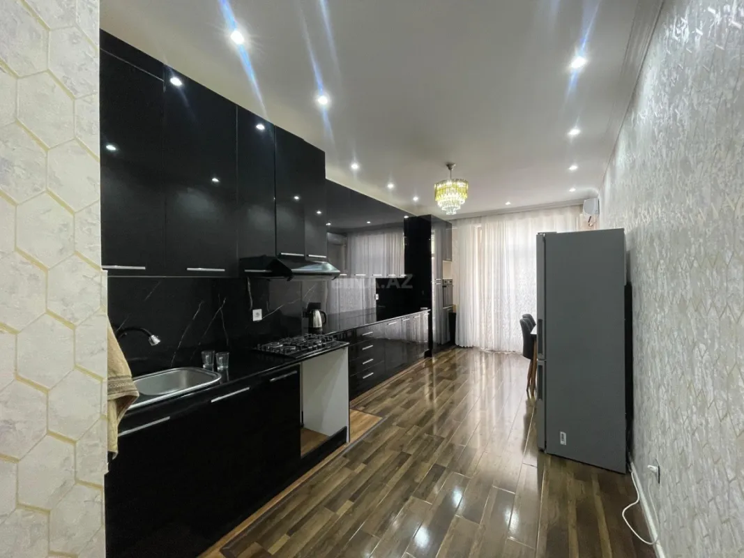 Kirayə verilir 2 otaqlı mənzil 104 m²