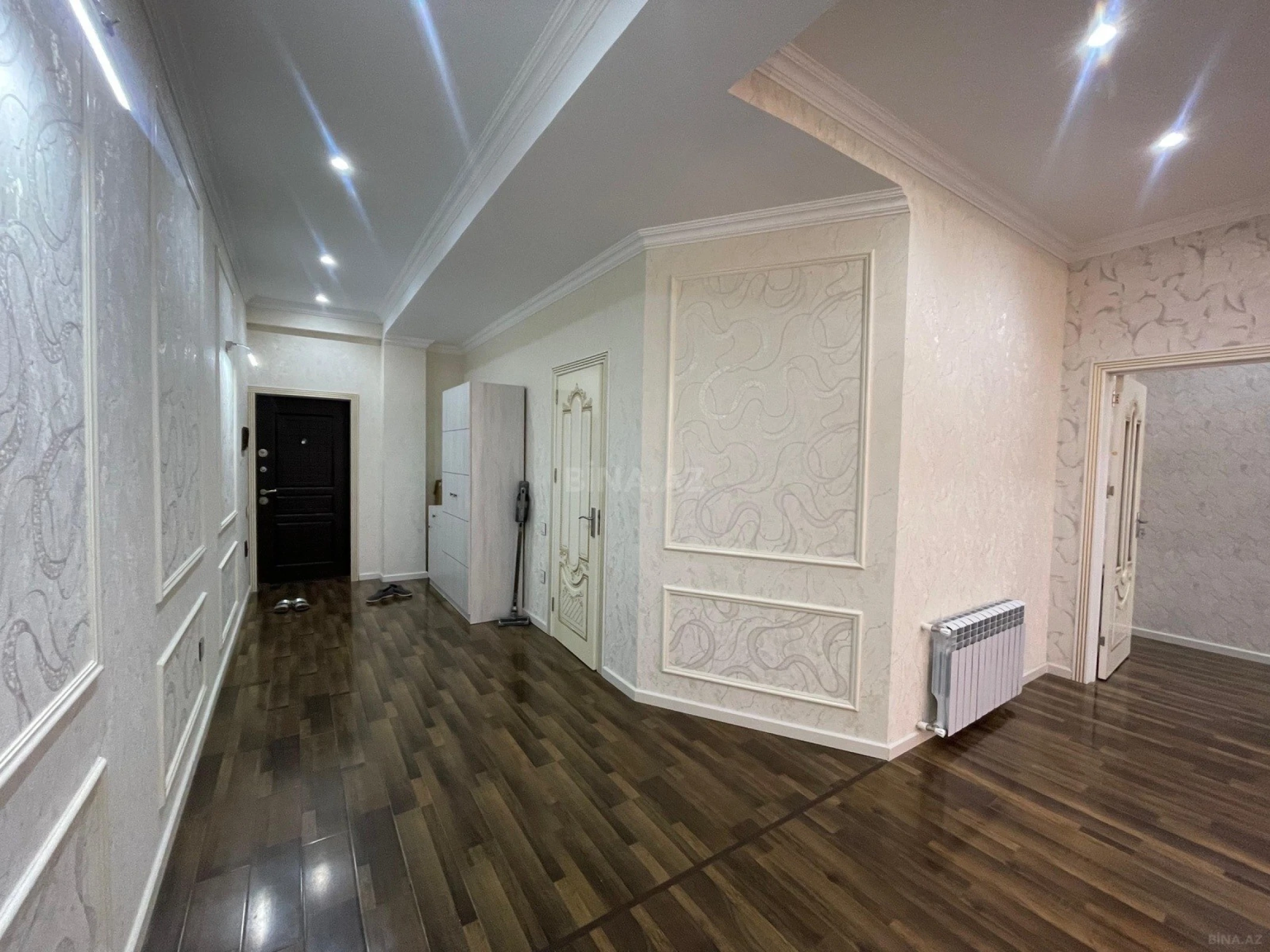 Kirayə verilir 2 otaqlı mənzil 104 m²