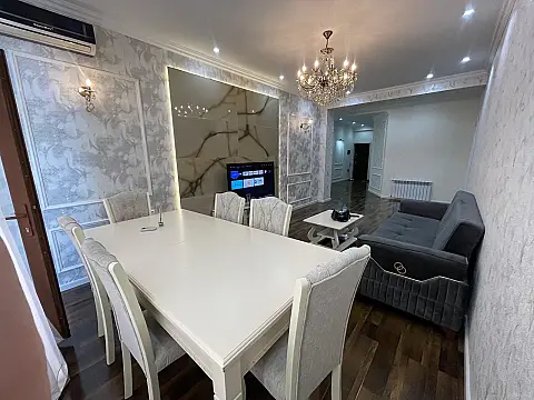 Kirayə verilir 2 otaqlı mənzil 104 m²