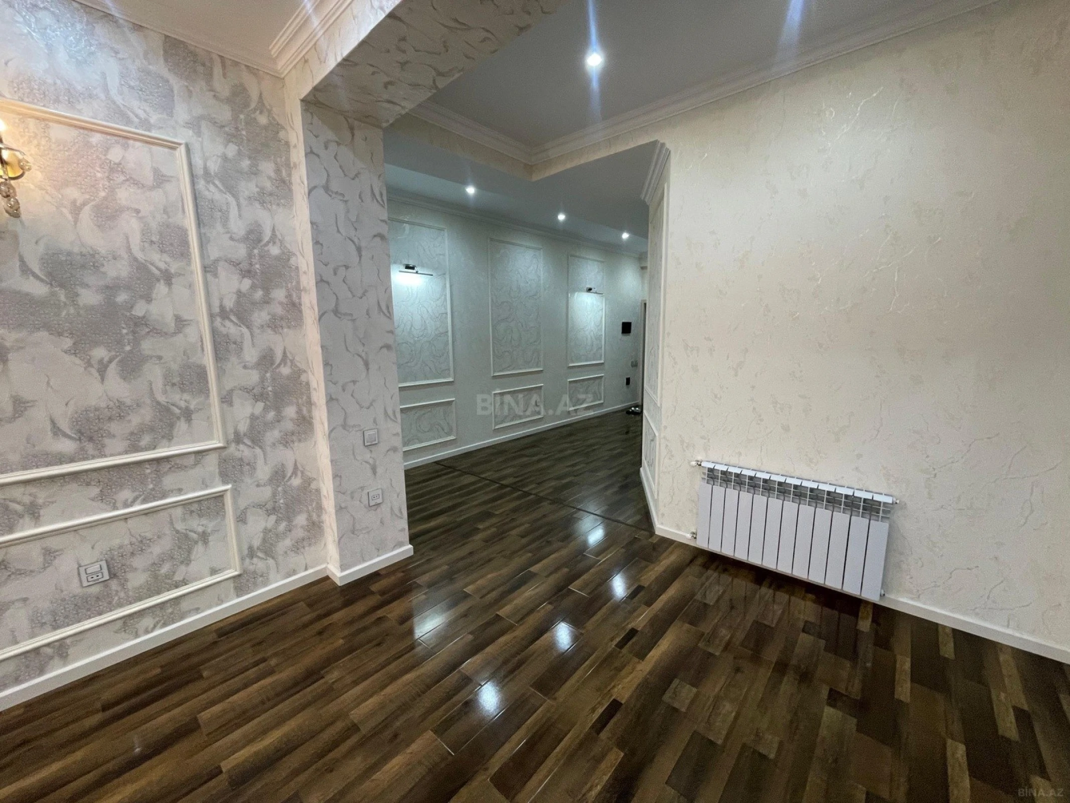 Kirayə verilir 2 otaqlı mənzil 104 m²