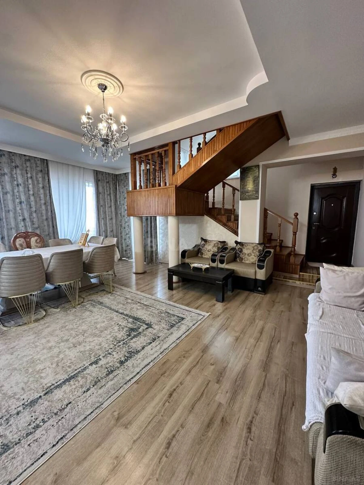 Satılır 4 otaqlı həyət evi 288 m²