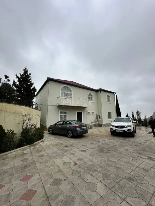 Satılır 4 otaqlı həyət evi 288 m²