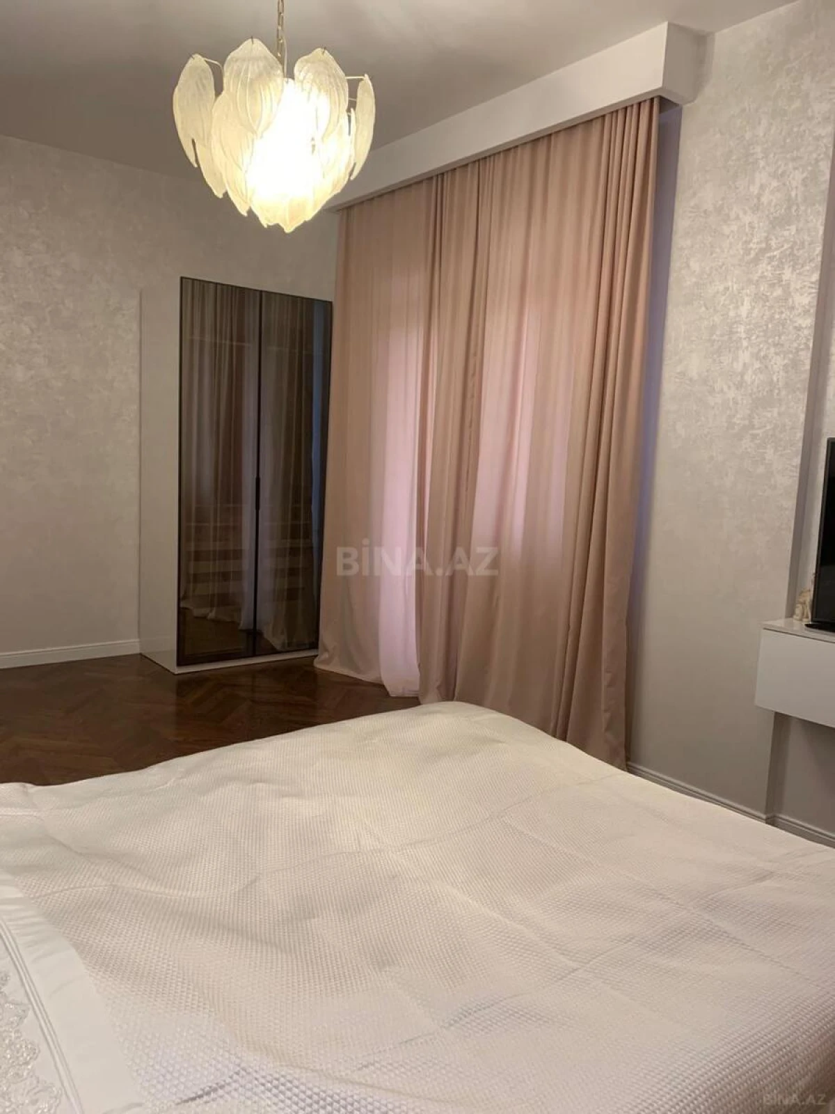 Satılır 3 otaqlı mənzil 112 m²