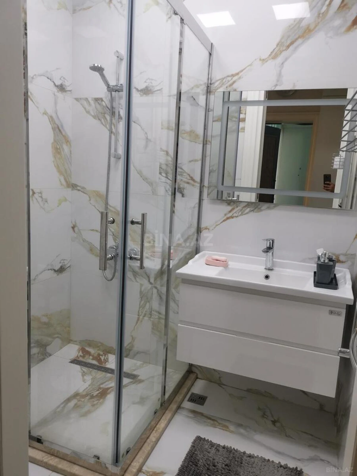 Kirayə verilir 2 otaqlı mənzil 80 m²