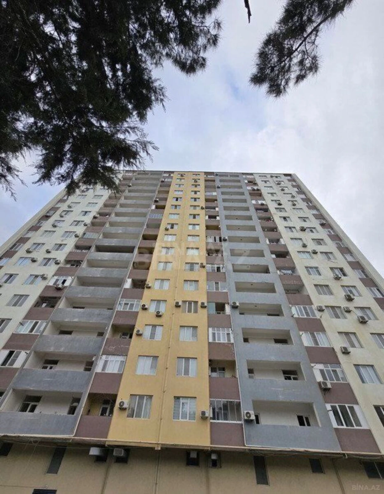 Satılır 2 otaqlı mənzil 71 m²