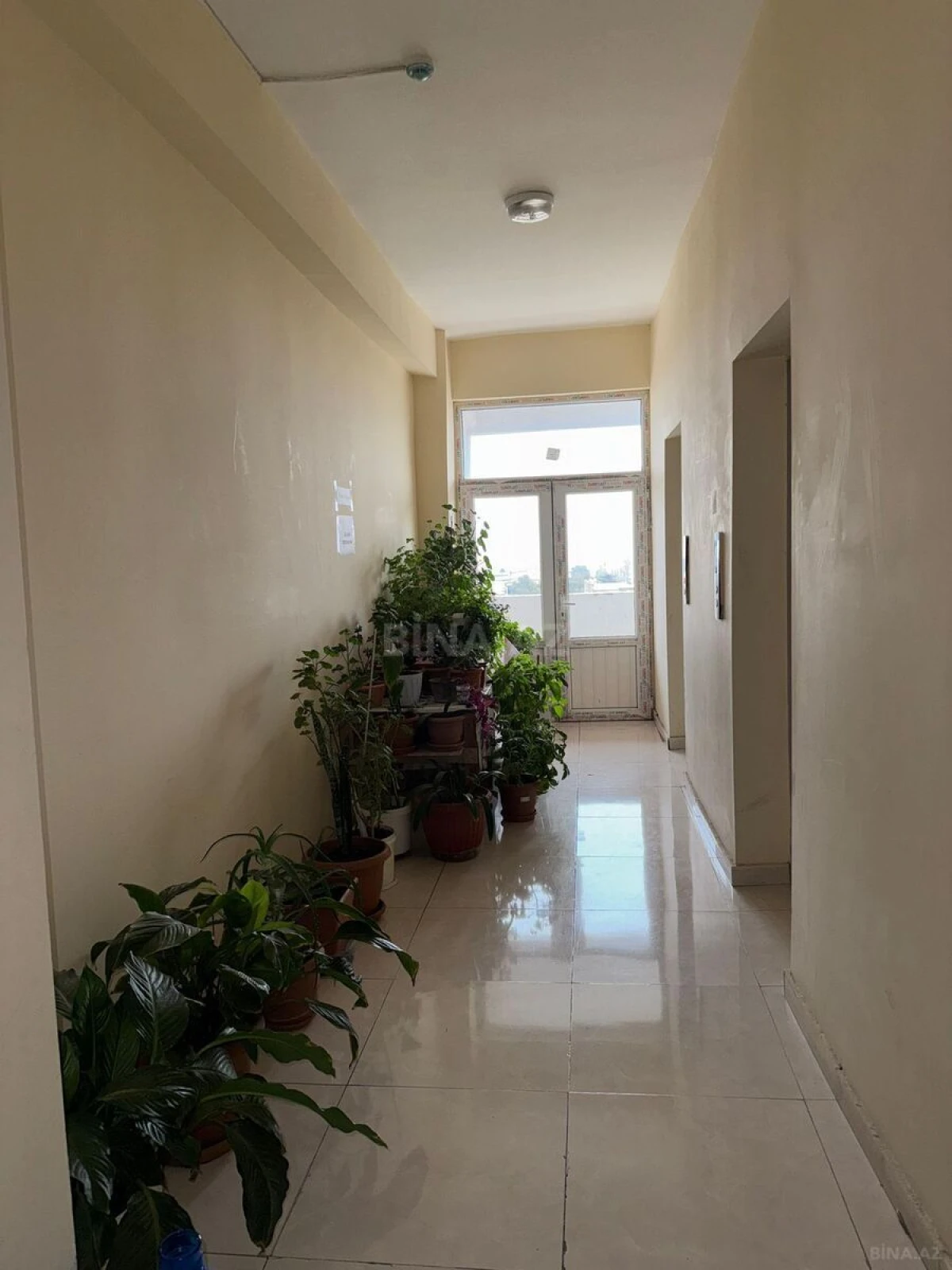 Satılır 2 otaqlı mənzil 71 m²