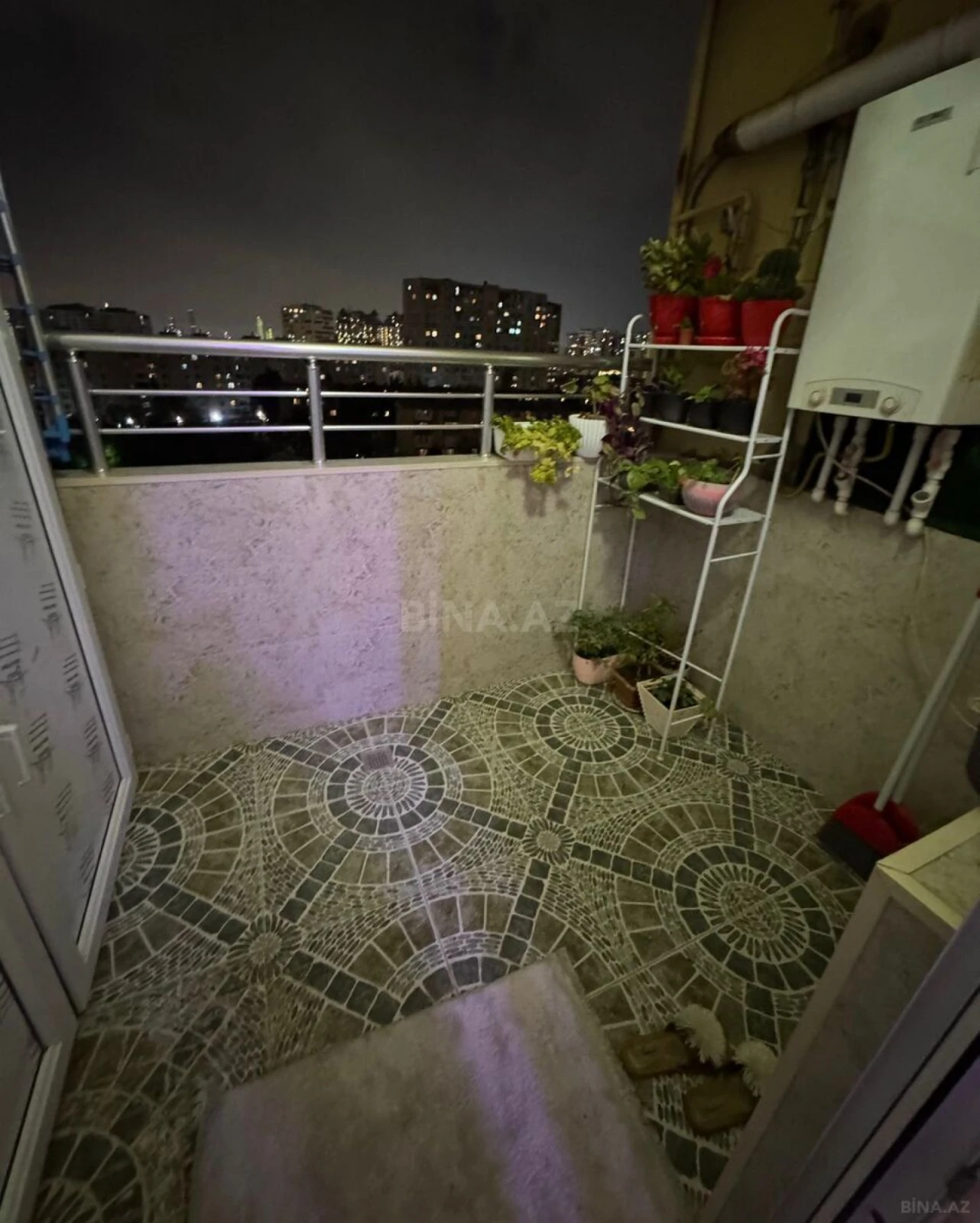 Satılır 2 otaqlı mənzil 71 m²