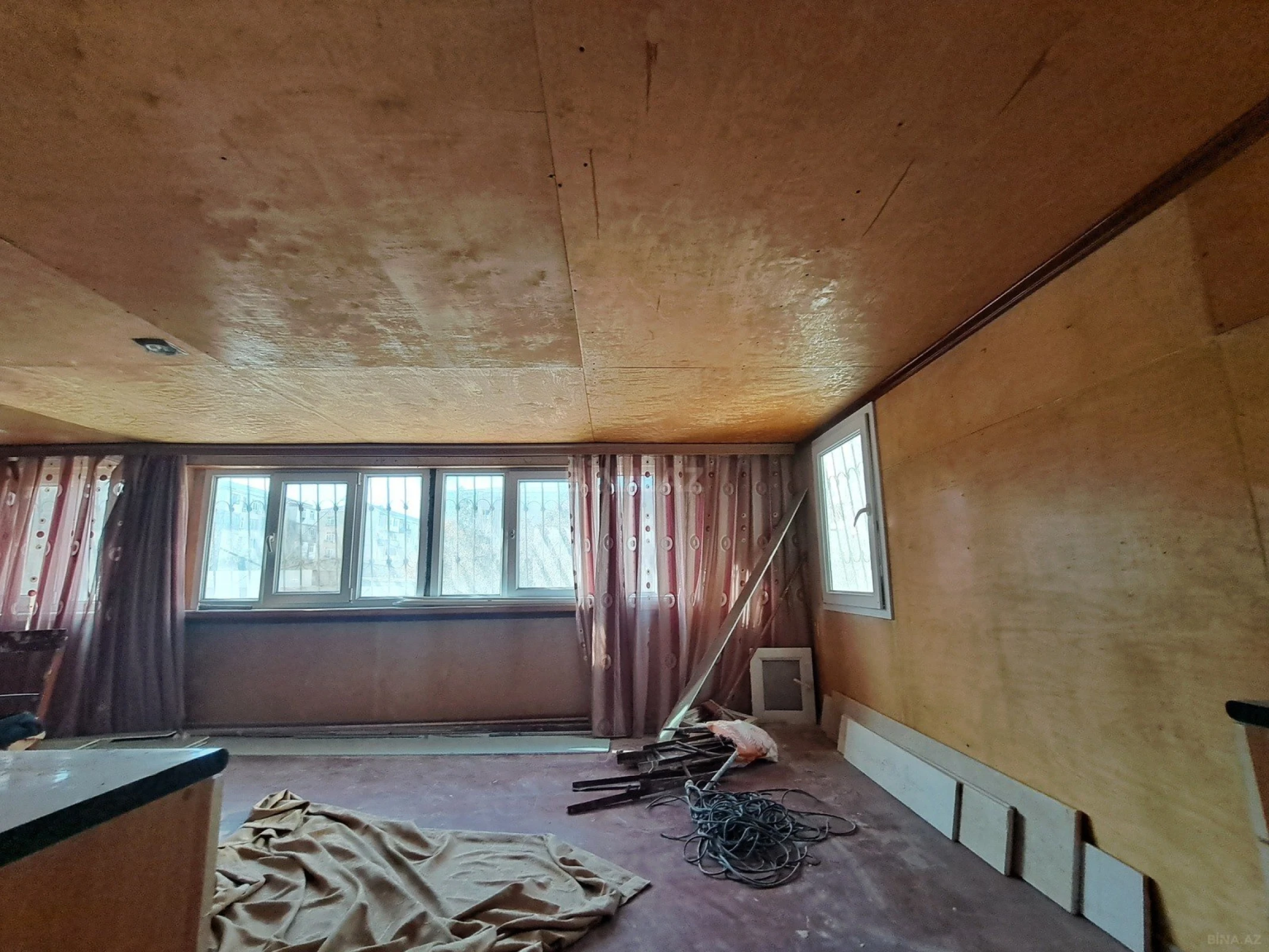 Satılır 5 otaqlı mənzil 120 m²