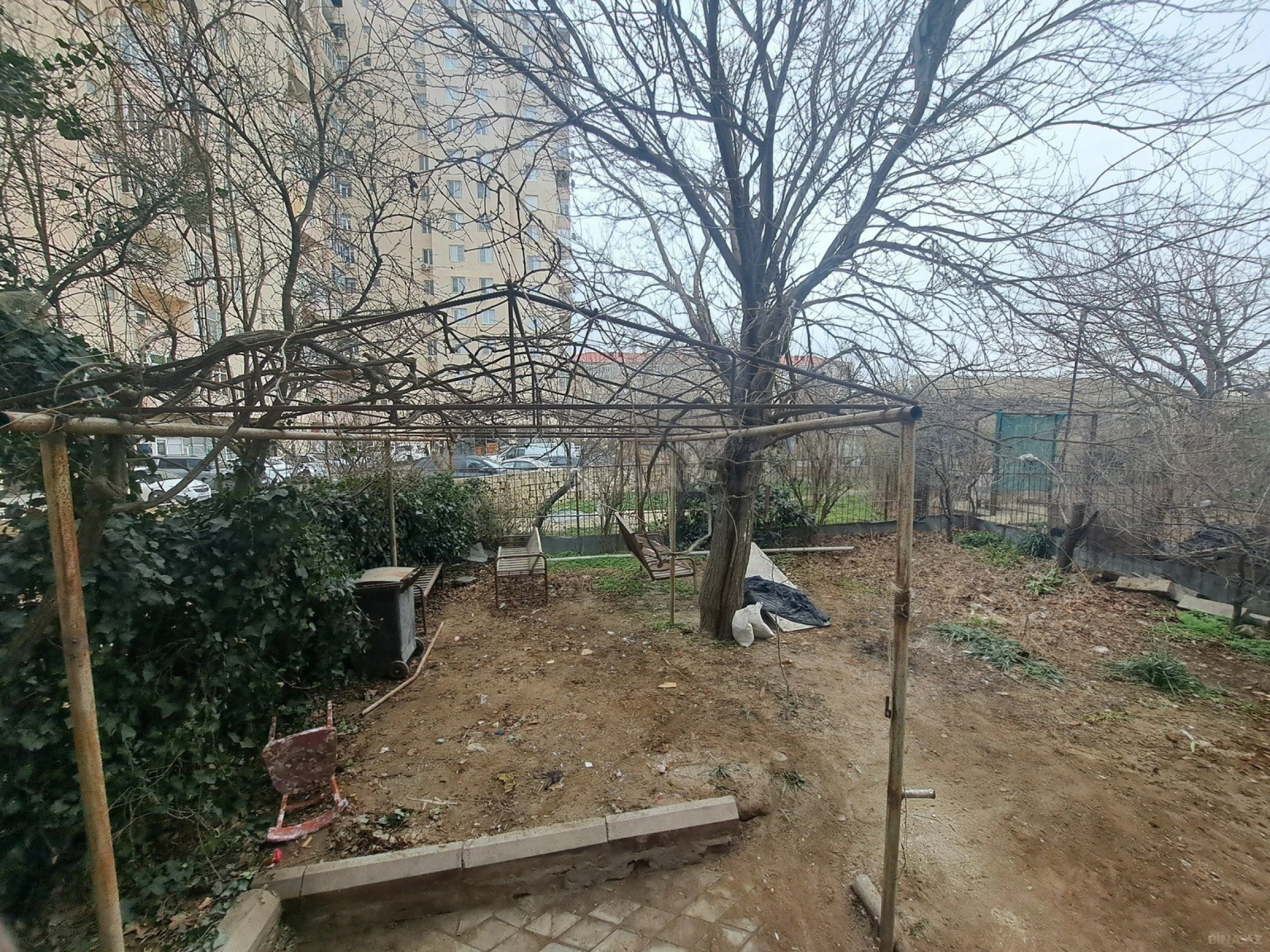 Satılır 5 otaqlı mənzil 120 m²