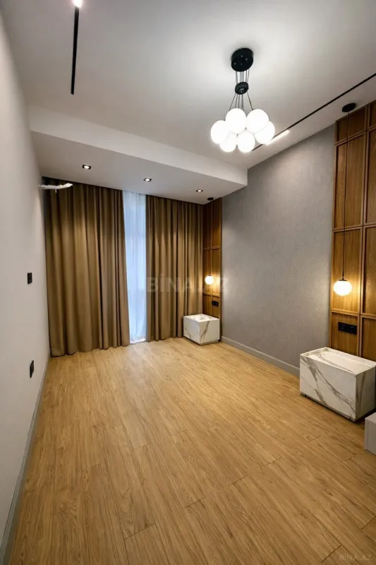 Satılır 3 otaqlı mənzil 140 m²