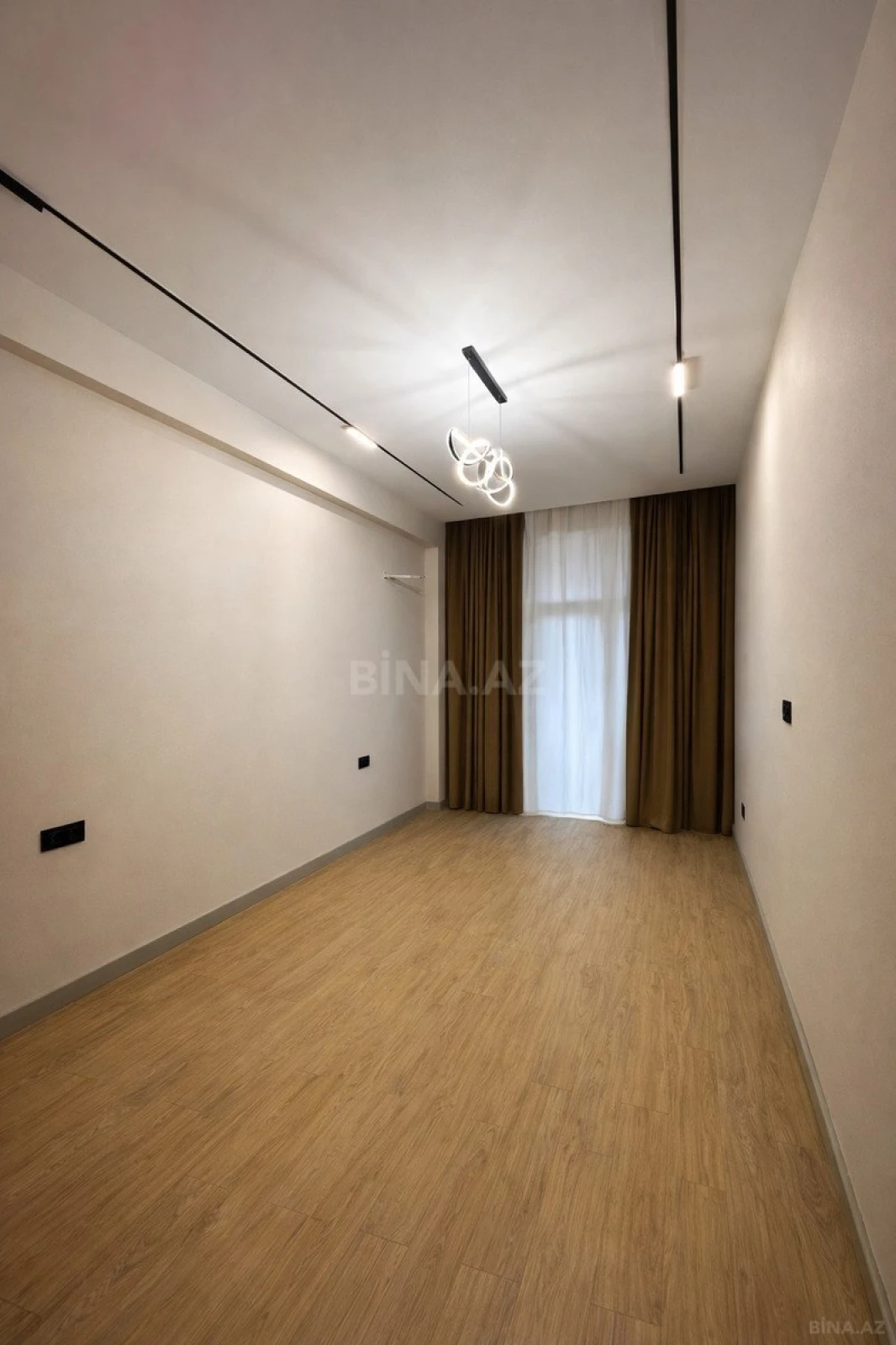 Satılır 3 otaqlı mənzil 140 m²