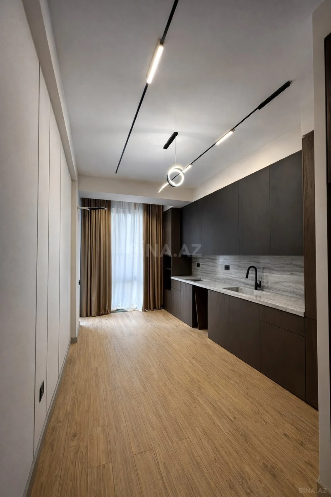 Satılır 3 otaqlı mənzil 140 m²