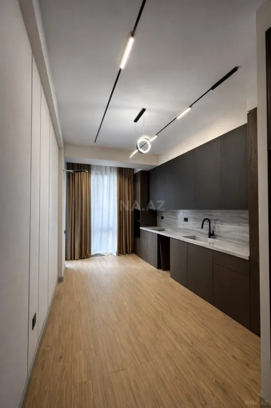 Satılır 3 otaqlı mənzil 140 m²