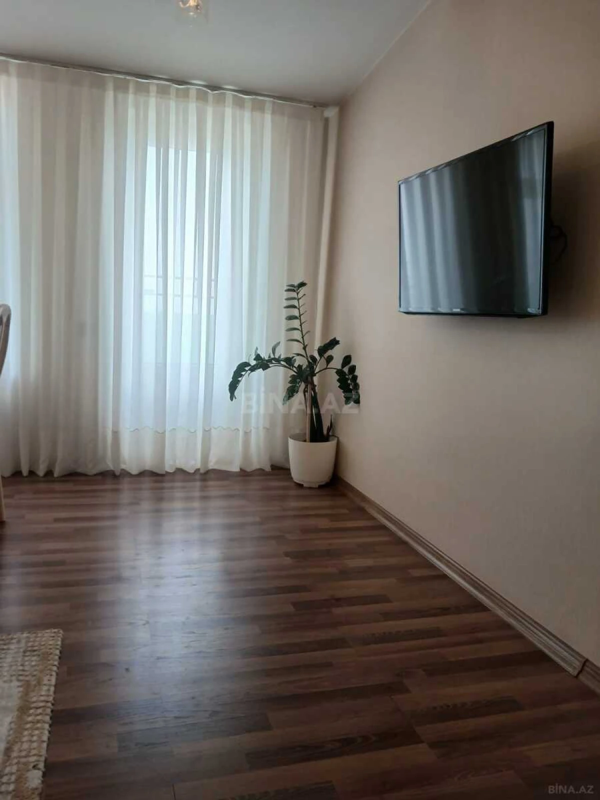 Satılır 3 otaqlı mənzil 130 m²