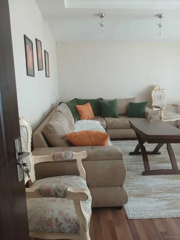 Satılır 3 otaqlı mənzil 130 m²