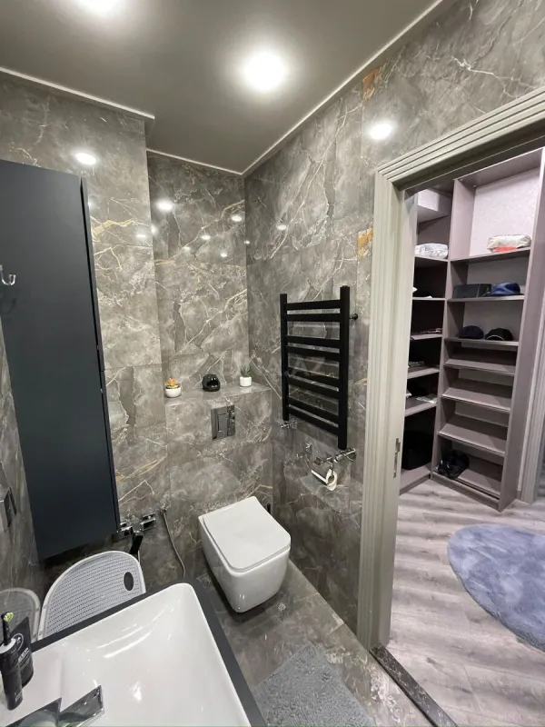 Satılır 4 otaqlı mənzil 137 m²