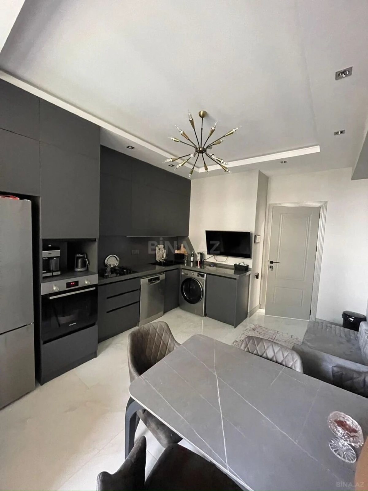 Satılır 4 otaqlı mənzil 137 m²