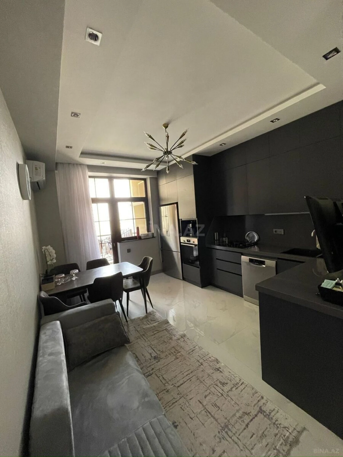 Satılır 4 otaqlı mənzil 137 m²
