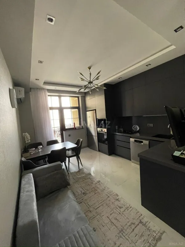 Satılır 4 otaqlı mənzil 137 m²