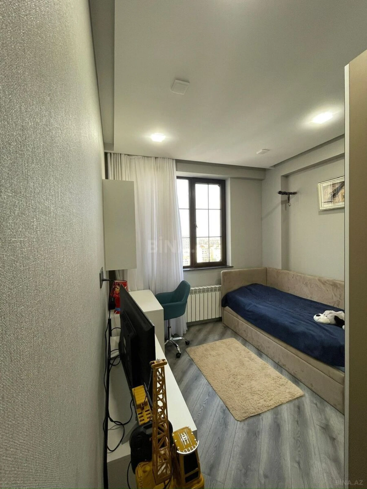 Satılır 4 otaqlı mənzil 137 m²