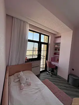 Satılır 4 otaqlı mənzil 137 m²