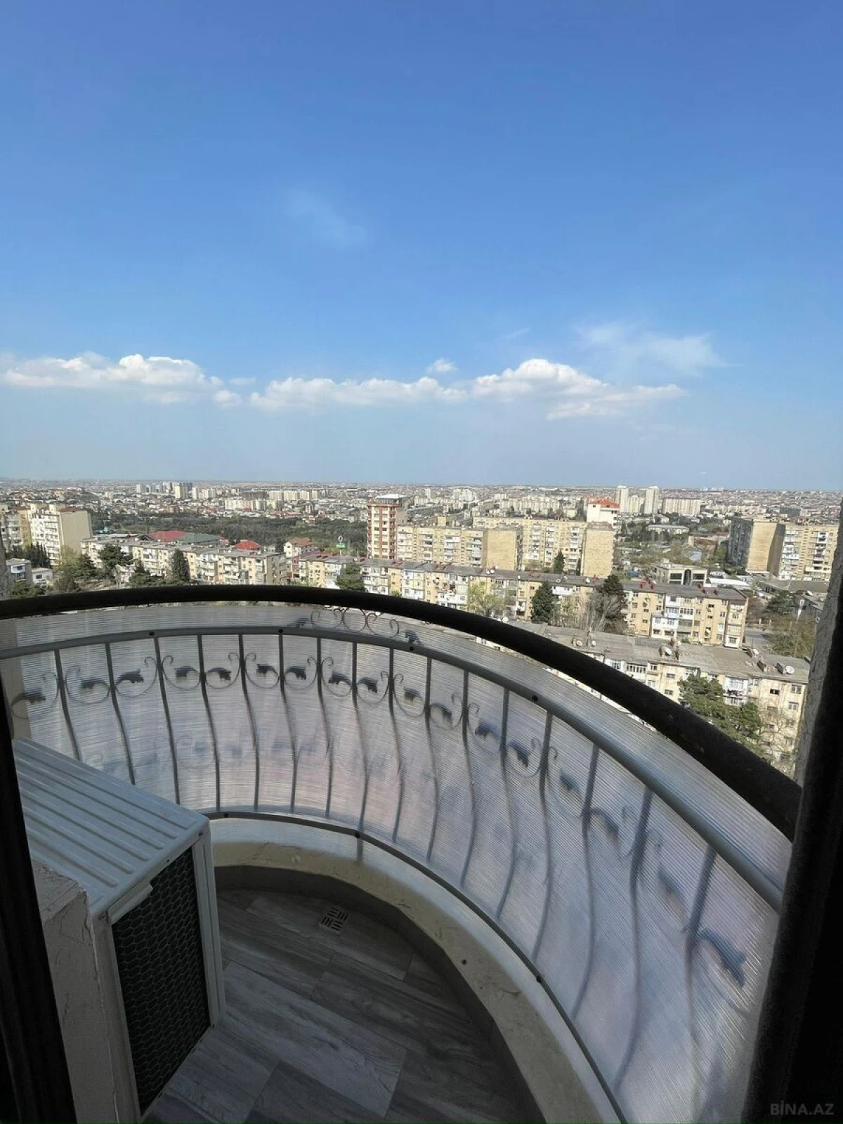 Satılır 4 otaqlı mənzil 137 m²