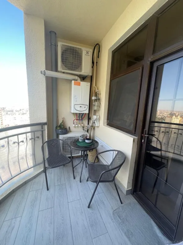 Satılır 4 otaqlı mənzil 137 m²
