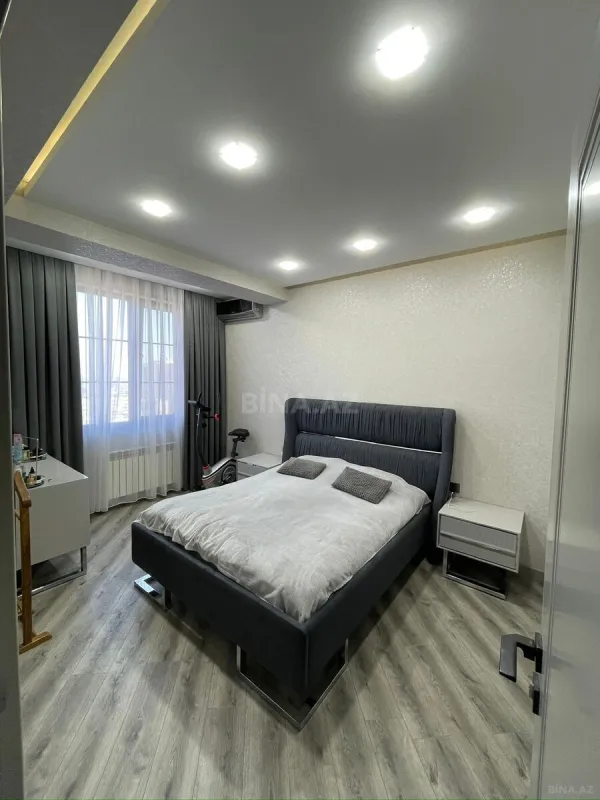 Satılır 4 otaqlı mənzil 137 m²