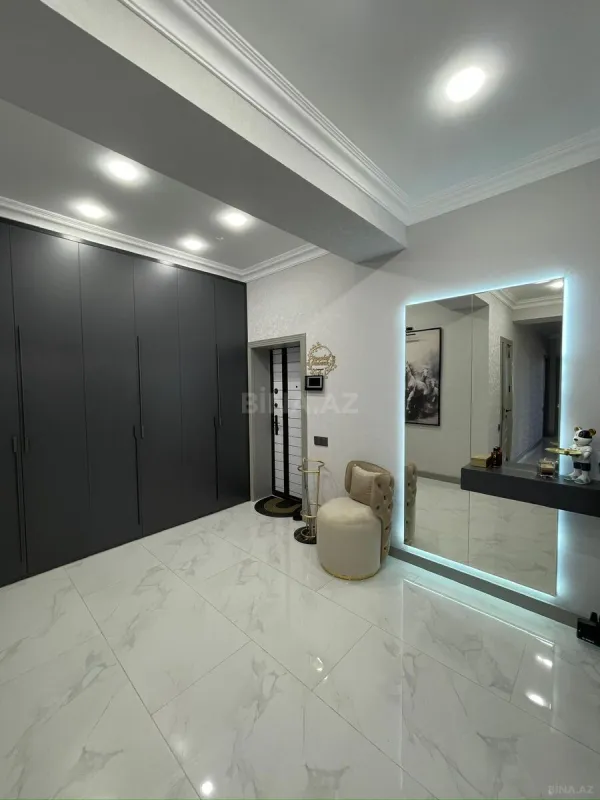 Satılır 4 otaqlı mənzil 137 m²