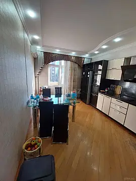 Kirayə verilir 3 otaqlı mənzil 135 m²