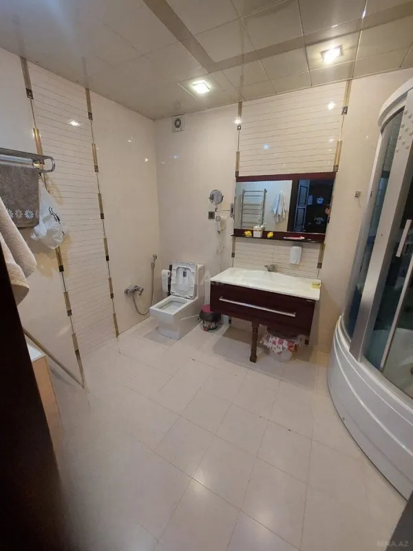 Kirayə verilir 3 otaqlı mənzil 135 m²