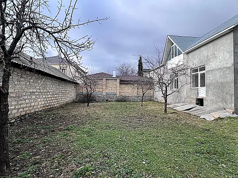 Satılır 12 otaqlı həyət evi 240 m²