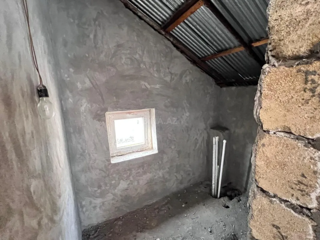 Satılır 12 otaqlı həyət evi 240 m²