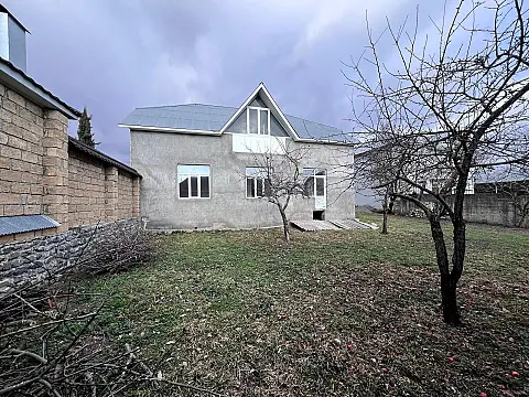 Satılır 12 otaqlı həyət evi 240 m²