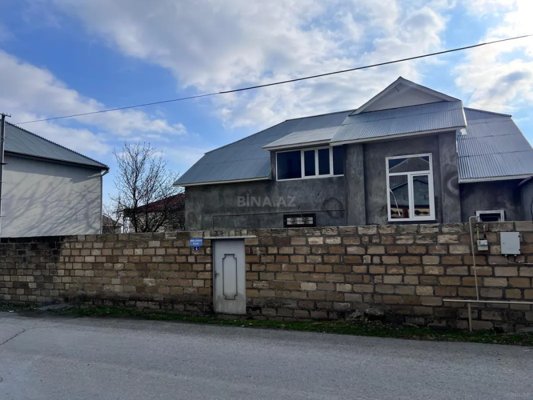 Satılır 12 otaqlı həyət evi 240 m²