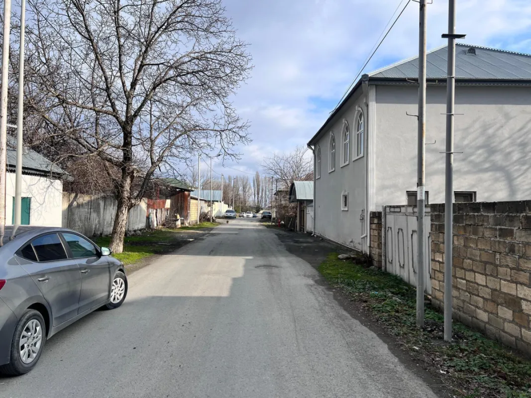 Satılır 12 otaqlı həyət evi 240 m²