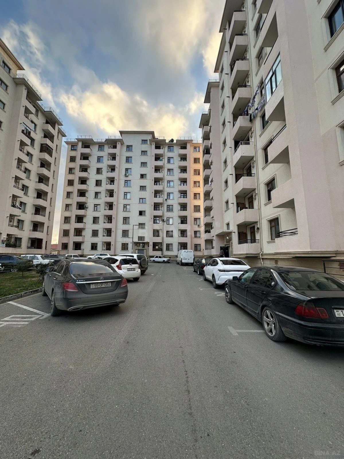 Satılır 4 otaqlı mənzil 110 m²